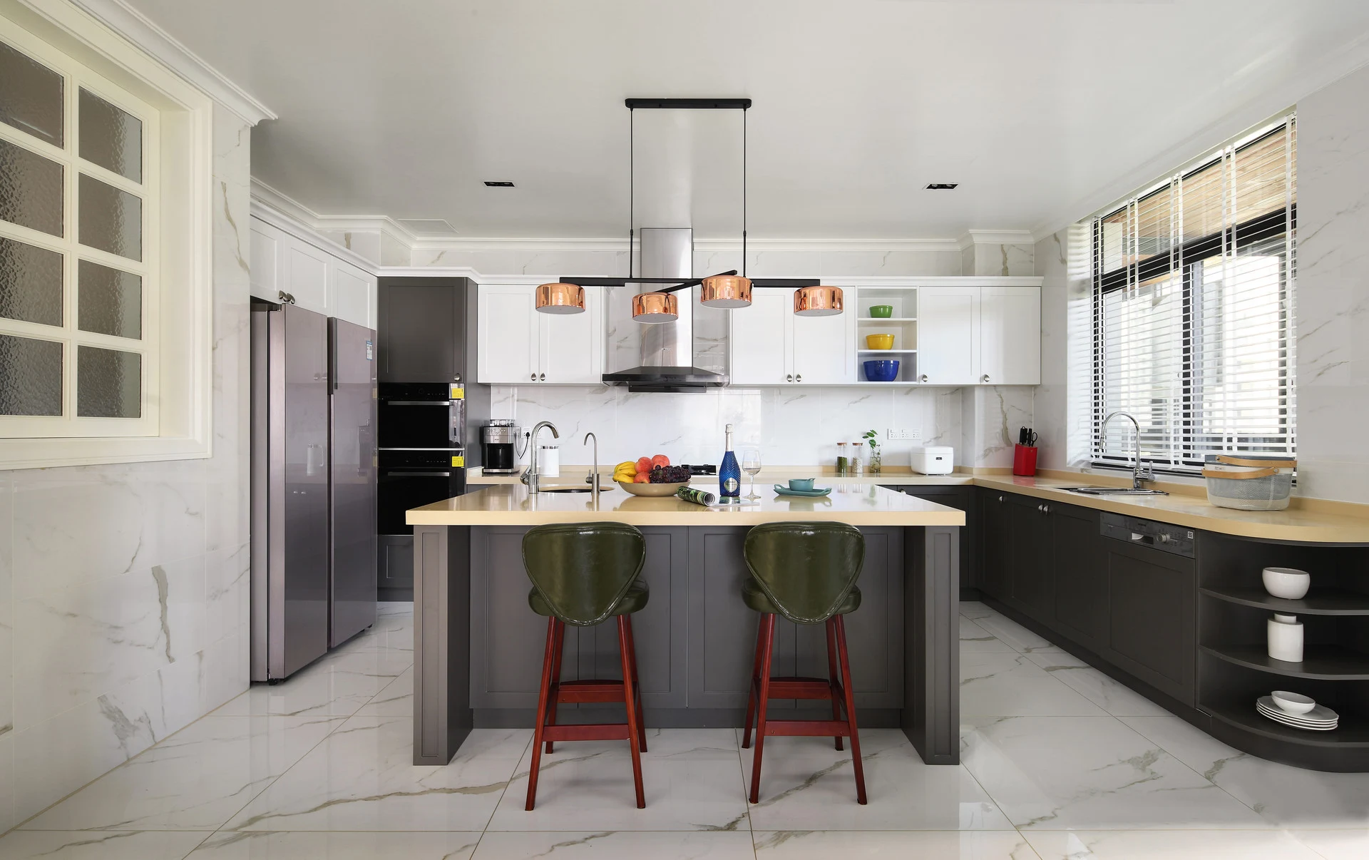 Two Tones, One Balanced Room — American-style cabinetry by Vamaylo