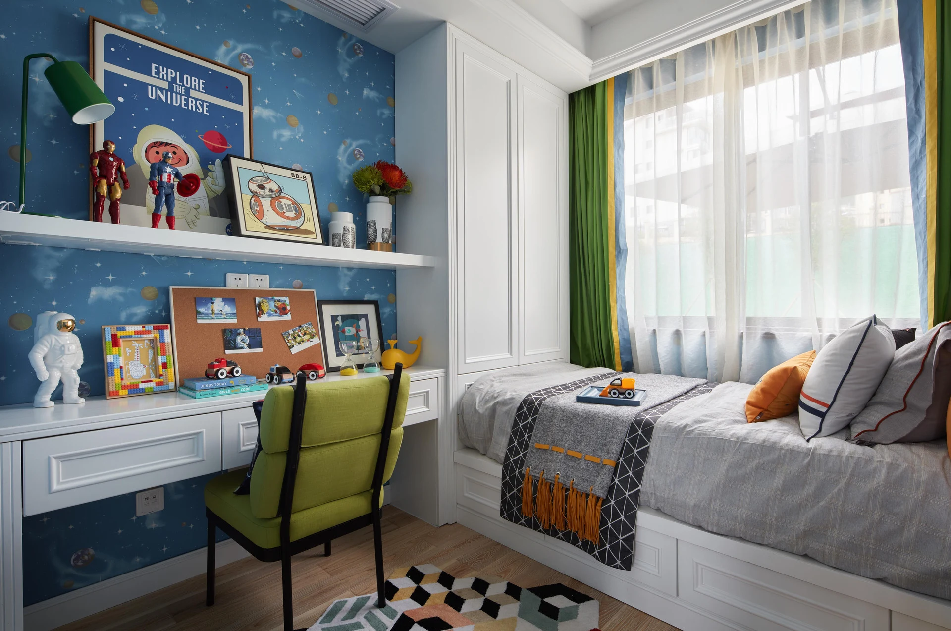 Rooms That Grow Up With Them — American-style cabinetry by Vamaylo