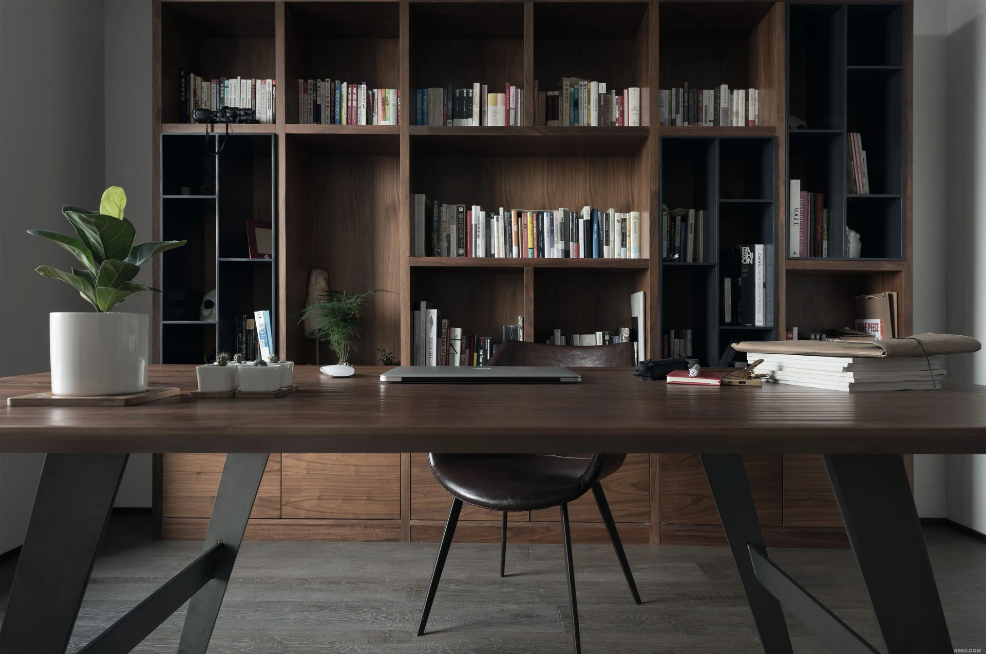 A Workday That Feels Designed — American-style cabinetry by Vamaylo