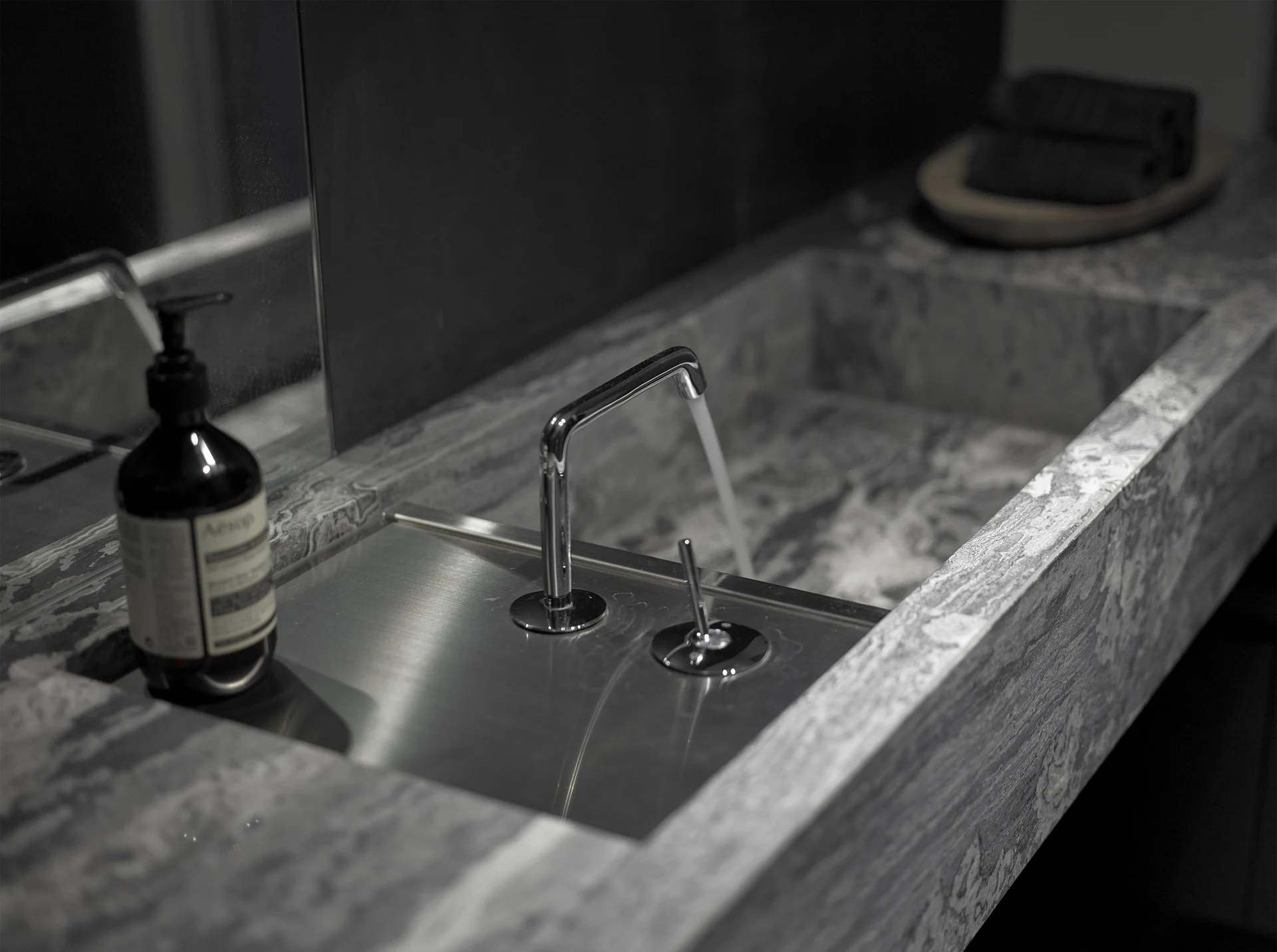 Vanities That Take the Morning Rush design idea 5 — Vamaylo