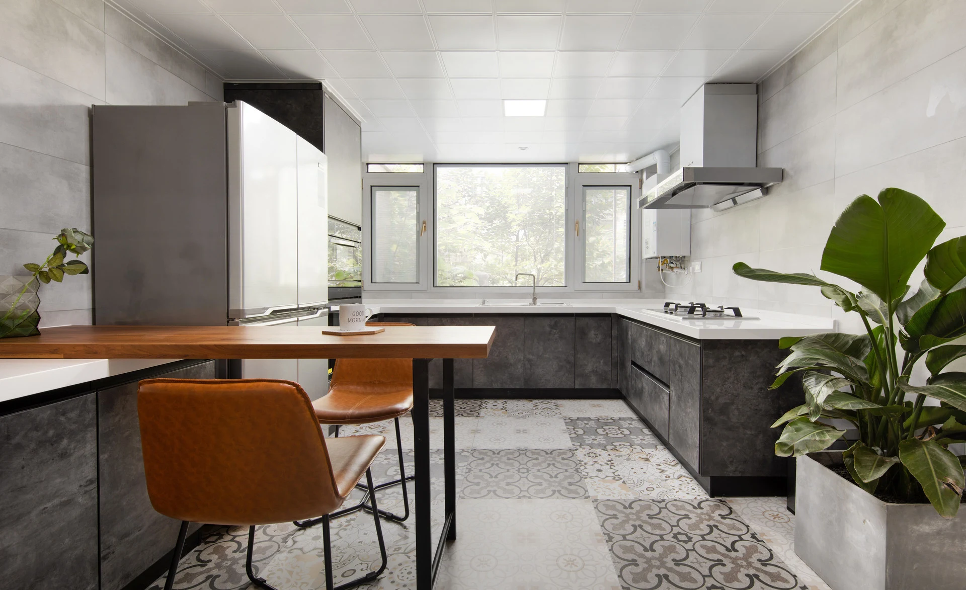Two Tones, One Balanced Room design idea 9 — Vamaylo