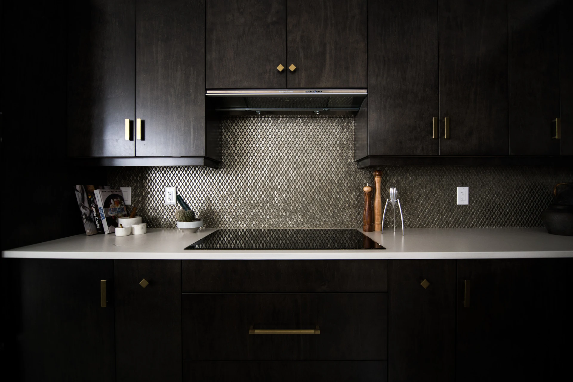 Kitchens Built Around the Way You Cook design idea 10 — Vamaylo